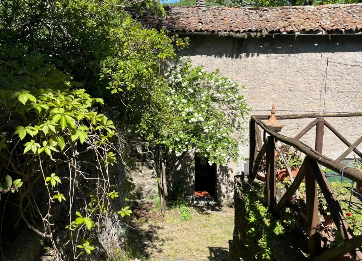 Castel dʼAianoBorgo Il Monzoneアパートメント